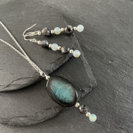 Quartz Necklace and Earring...